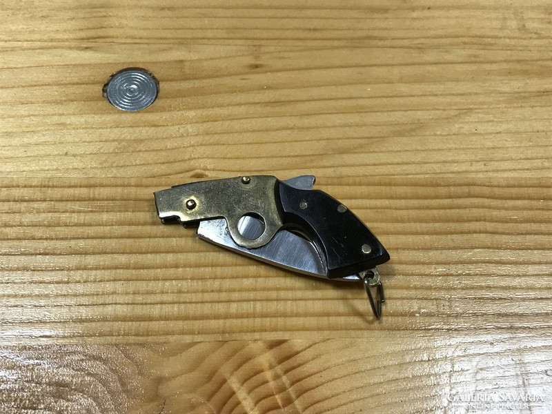 Knife in the shape of a pistol
