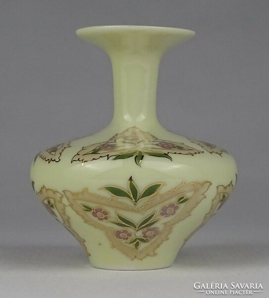 1P545 butter colored Zsolnay porcelain flower vase 8 cm