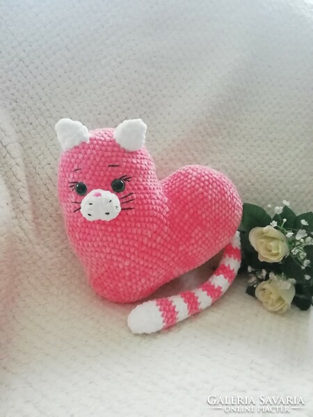 Crocheted plush kitty decorative pillow
