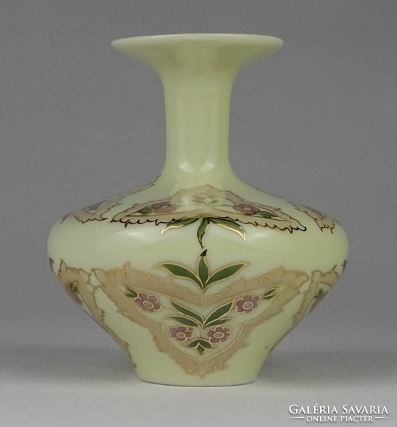 1P545 Vajszínű Zsolnay porcelán virágos váza 8 cm