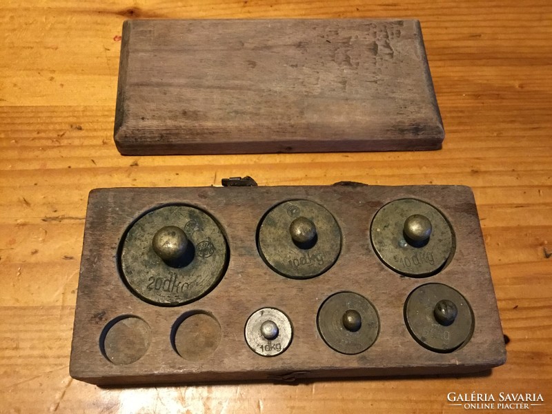 Copper apothecary weights, in original wooden box