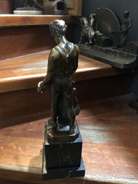 Bronz szobor, 18 cm-es magasságú, gyűjtőknek kiváló.XIX. század vége, kovács