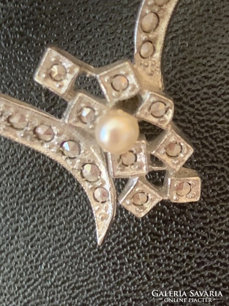 Silver brooch with cultured pearls and marcasite