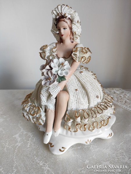 Calitatea Romanian porcelain foam-bean lace ruffled gilded rococo bride