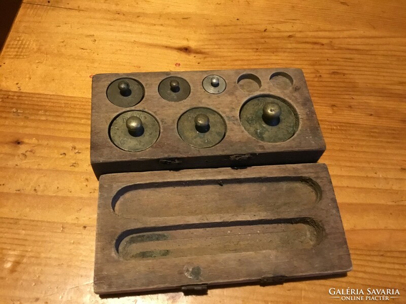 Copper apothecary weights, in original wooden box