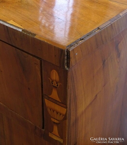 0U692 antique four-drawer braid chest of drawers