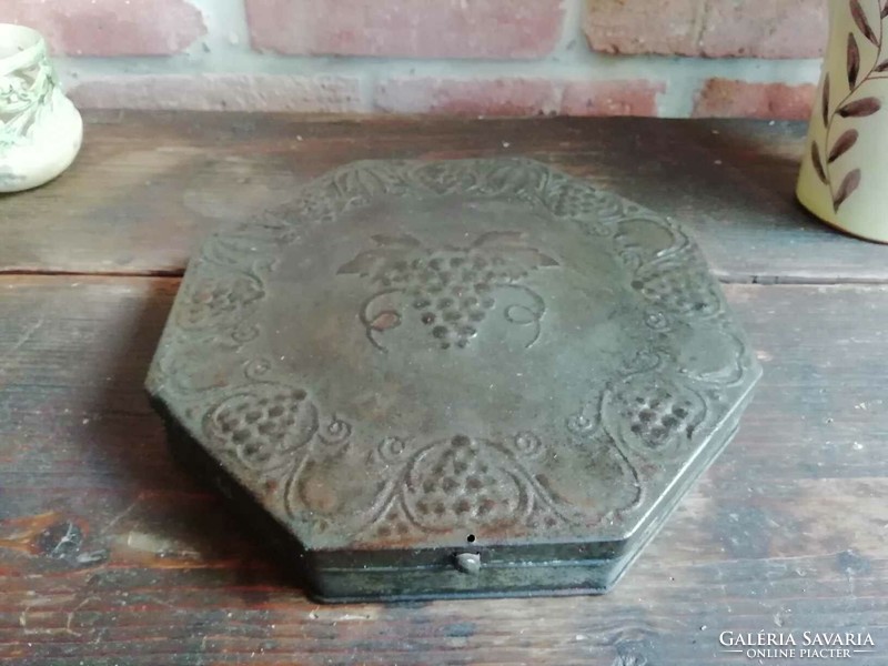 Candy box, second half of the 20th century, with embossed pattern, Dutch chocolate tin