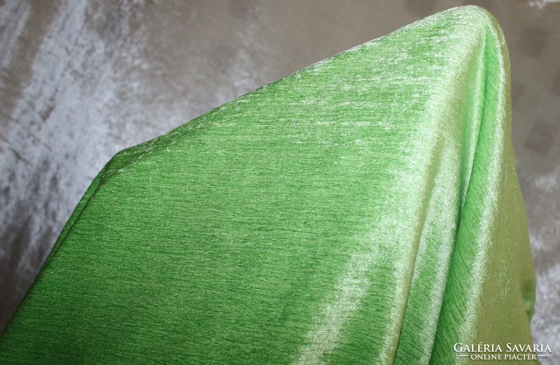 Green material by the meter with a plush effect, 840 cm x 110 cm