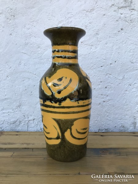 Juried retro decorative vase