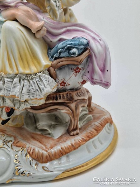 Capodimonte olasz porcelán hölgy babájával Viertosca 26.5cm