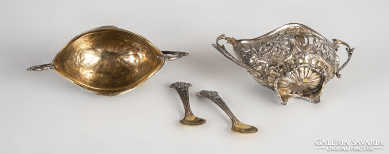 Silver spice holder in pair with spoon