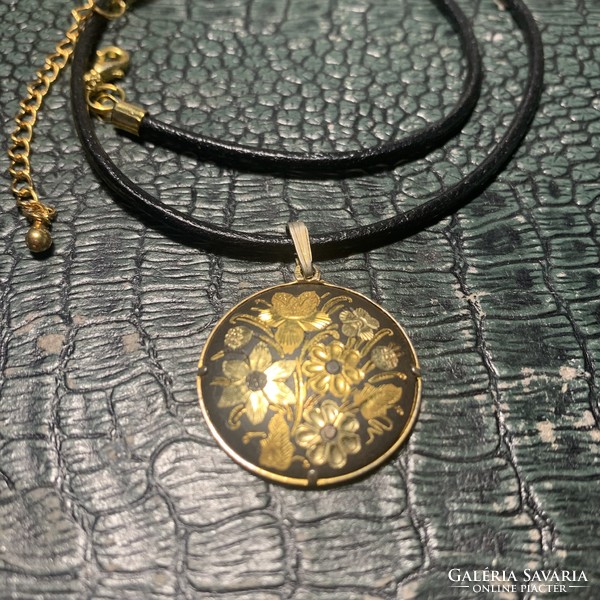 24 Carat gold-plated damascene pendant, vintage damascene necklace leather, Toledo Spanish jewelry,