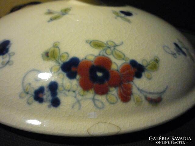 Antik Zsolnay, virág mintás, családi címeres leveses tál 220110