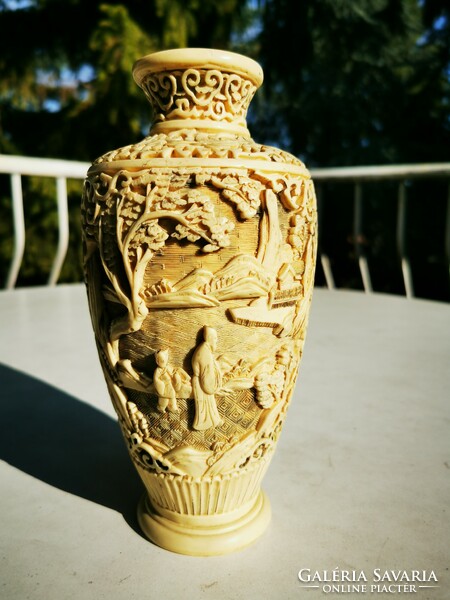 Chinese vase with plastic carvings