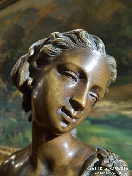 Bronze bust of a young lady. 19th century