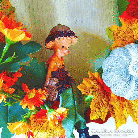 Autumn figure knocker