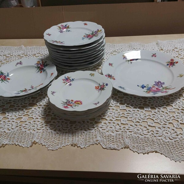 MZ Csehszlovák porcelán, ALTROHLAU rózsás, gyönyörű virágos étkészlet darabjai pótlásra