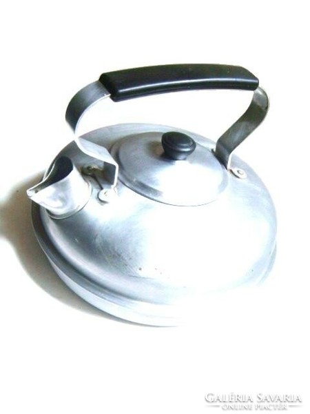 Old beautiful rare flat shape teapot, non-traditional shape (körling:)