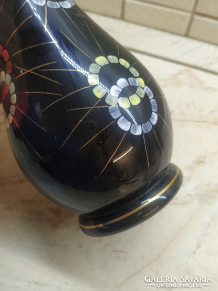 Német, fekete üveg váza, eladó! Gyönyörű kézzel festett fekete üveg váza  eladó! 26 cm