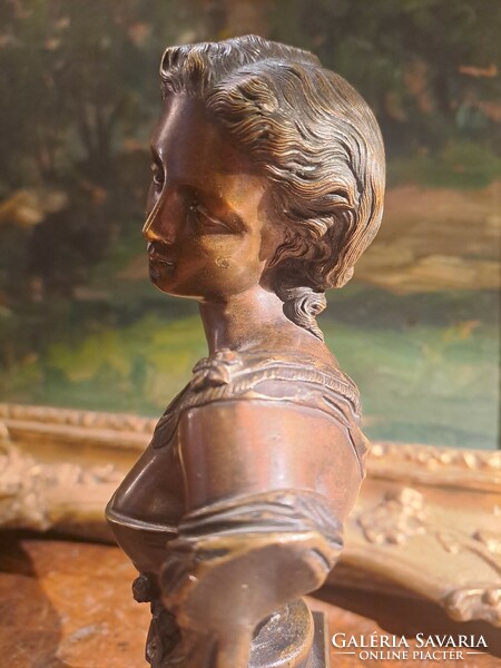 Bronze bust of a young lady. 19th century