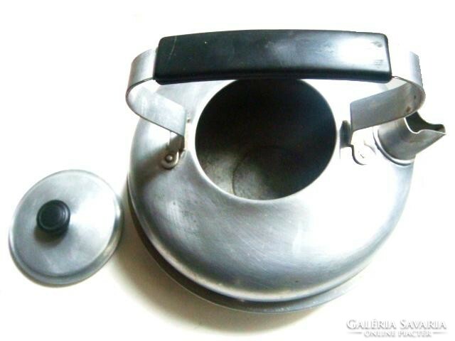 Old beautiful rare flat shape teapot, non-traditional shape (körling:)