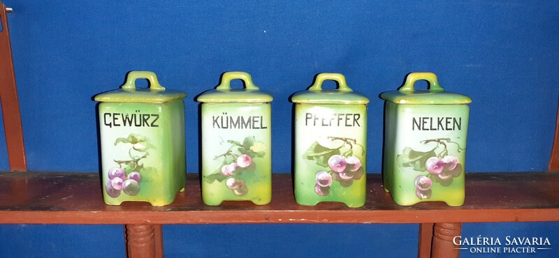 Small spice containers