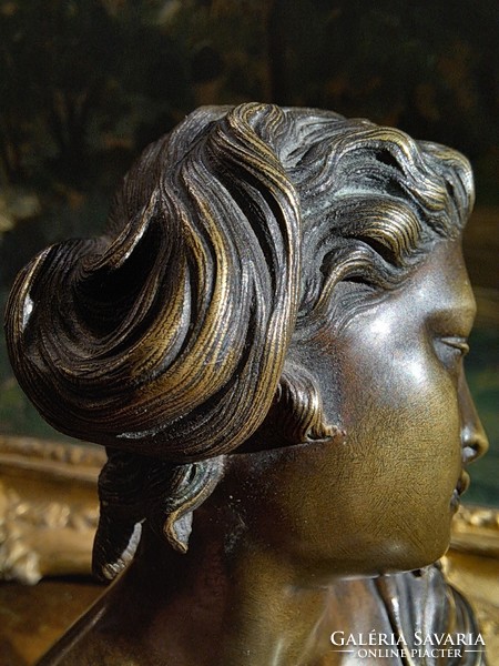 Bronze bust of a young lady. 19th century