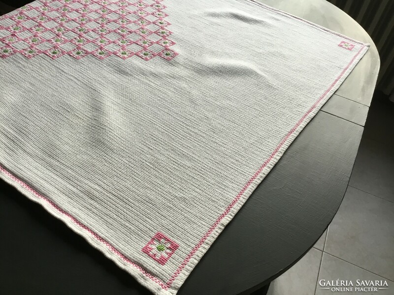 Cross stitch, perfect tablecloth (128 x 92 cm)