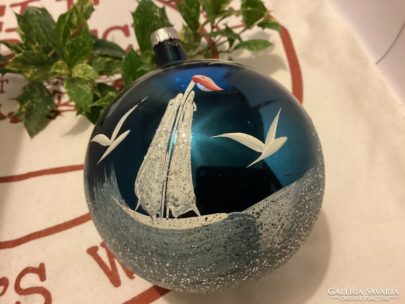 Régi nagyméretű kék üveg gömb hajókkal karácsonyfadísz