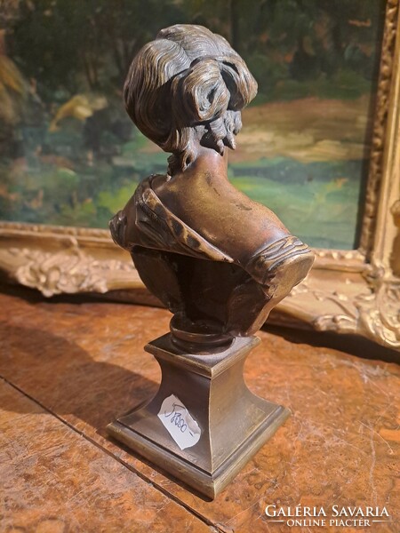 Bronze bust of a young lady. 19th century