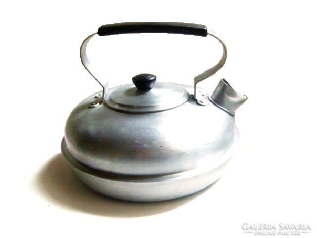 Old beautiful rare flat shape teapot, non-traditional shape (körling:)