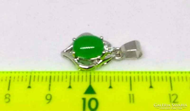 18K fehérarany bevonatos zöld Jade köves medál 36