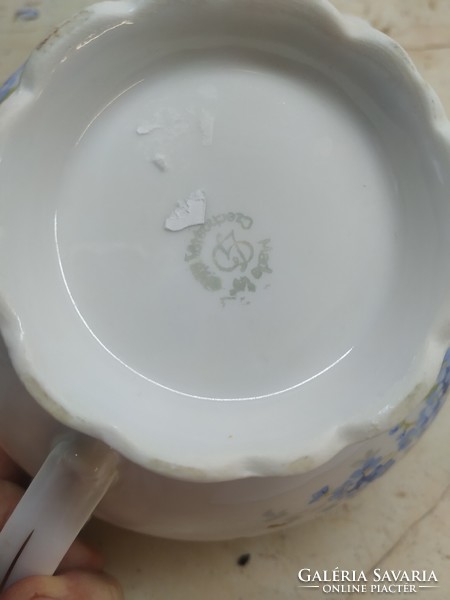 Porcelain violet sauce pourer. Good seller!