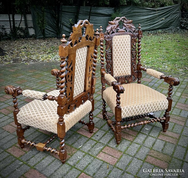Pair of Neo-Renaissance throne chairs