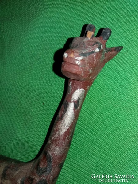 Régi Afrika kézzel festett, egy darab fából faragott zsiráf szobor 27 x 16 cm a képek szerint