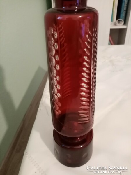 Lip burgundy polished liqueur with 6 glasses