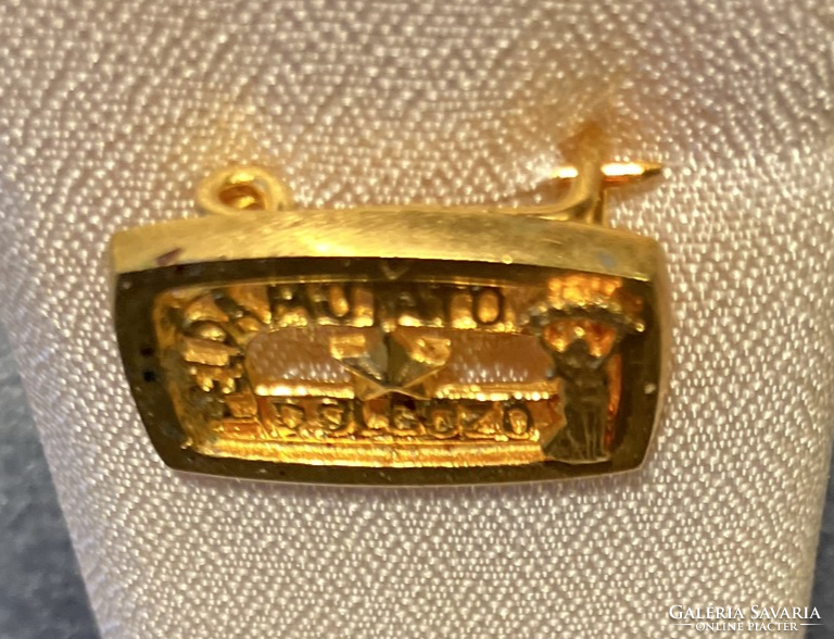 Példamutató Dolgozó kitüntető jelvény miniatűre dobozban a Kádár-korszakból