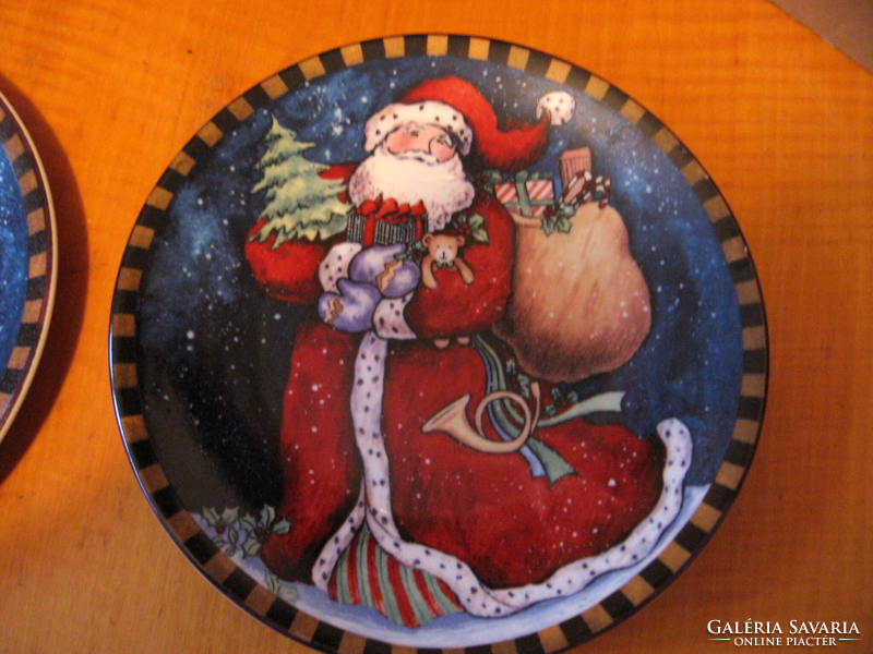 Decorative porcelain plate with Santa putt and pine tree