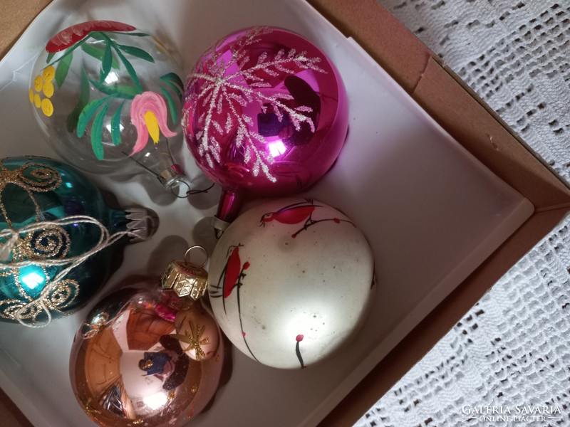 Blown glass Christmas tree decorations