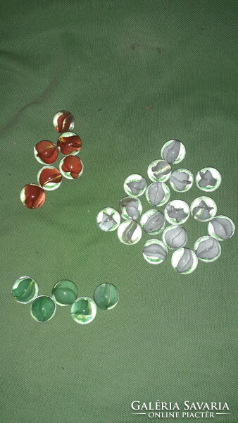 Retro TRIKOLÓR játék üveggolyók 6 piros 5 zöld 17 fehér - 28 db egyben a képek szerint