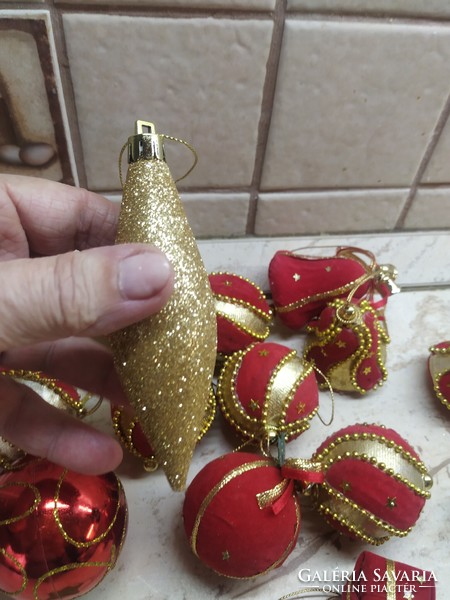 Karácsonyfa dísz piros-arany díszítéssel  eladó! Kézműves termék!
