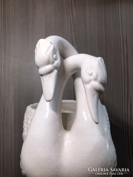 Swan-shaped earthen pot