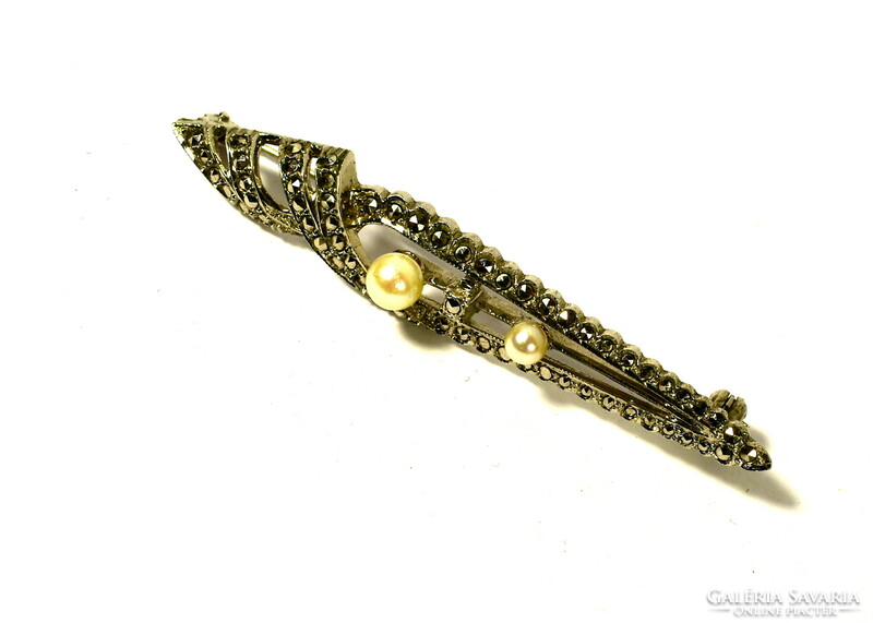 Spectacular silver brooch with beautiful pearls and marcasite!