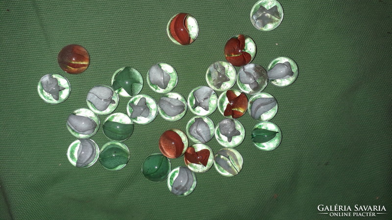 Retro TRIKOLÓR játék üveggolyók 6 piros 5 zöld 17 fehér - 28 db egyben a képek szerint