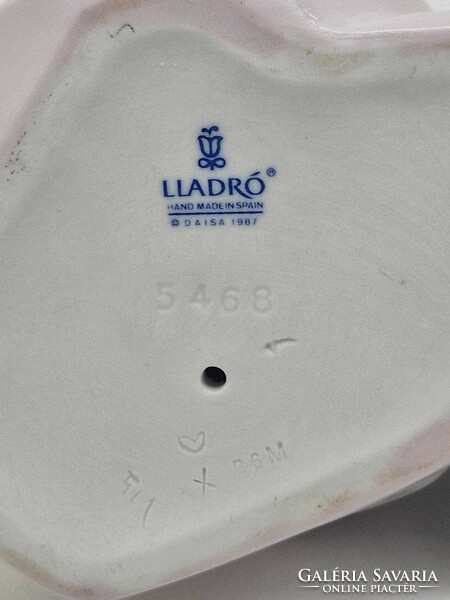 Lladro porcelain figure girl with dog 5468 14.5Cm