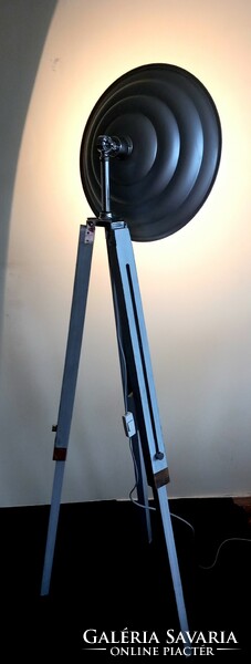 Tripod wood-chrome-aluminum floor lamp negotiable design