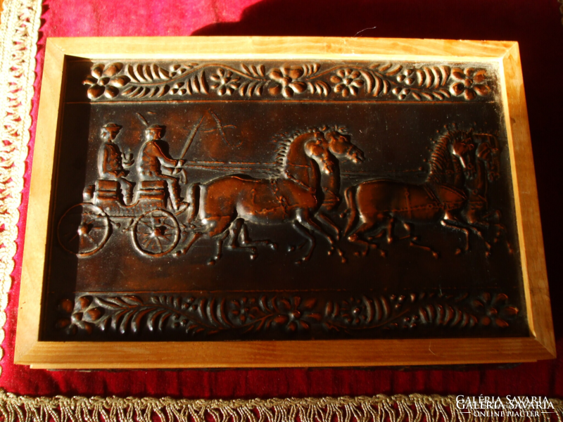 23X15 cm wooden gift box decorated with horse-drawn red copper carriage, unused
