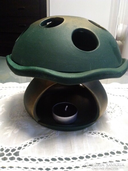Retro green ceramic mushroom-shaped house with candle and essential oil holder, for Christmas!