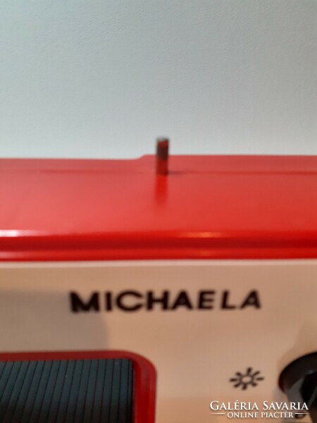 PIKO Michaela piros gyerek varrógép működik, dobozában, leírással