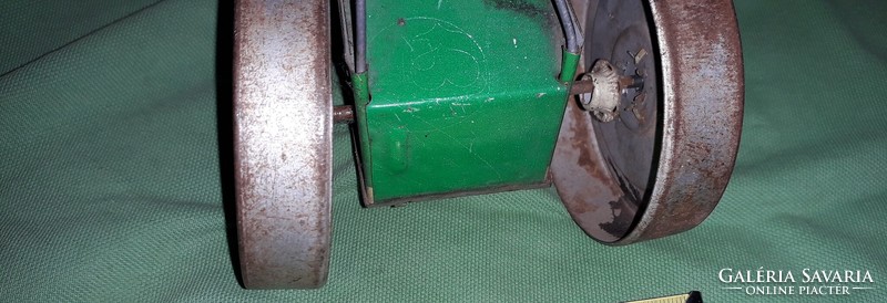 Antique sheet metal factory metal clockwork road roller not tested 4 x 10 x 8 cm as shown in pictures